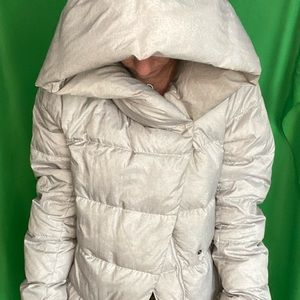 lightweight hooded jacket ! needed in wardrobe👌